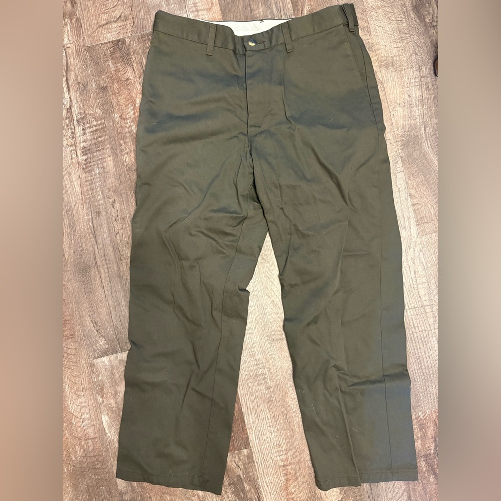 Timber Creek by Wrangler Olive Green Pants Size: 34X29